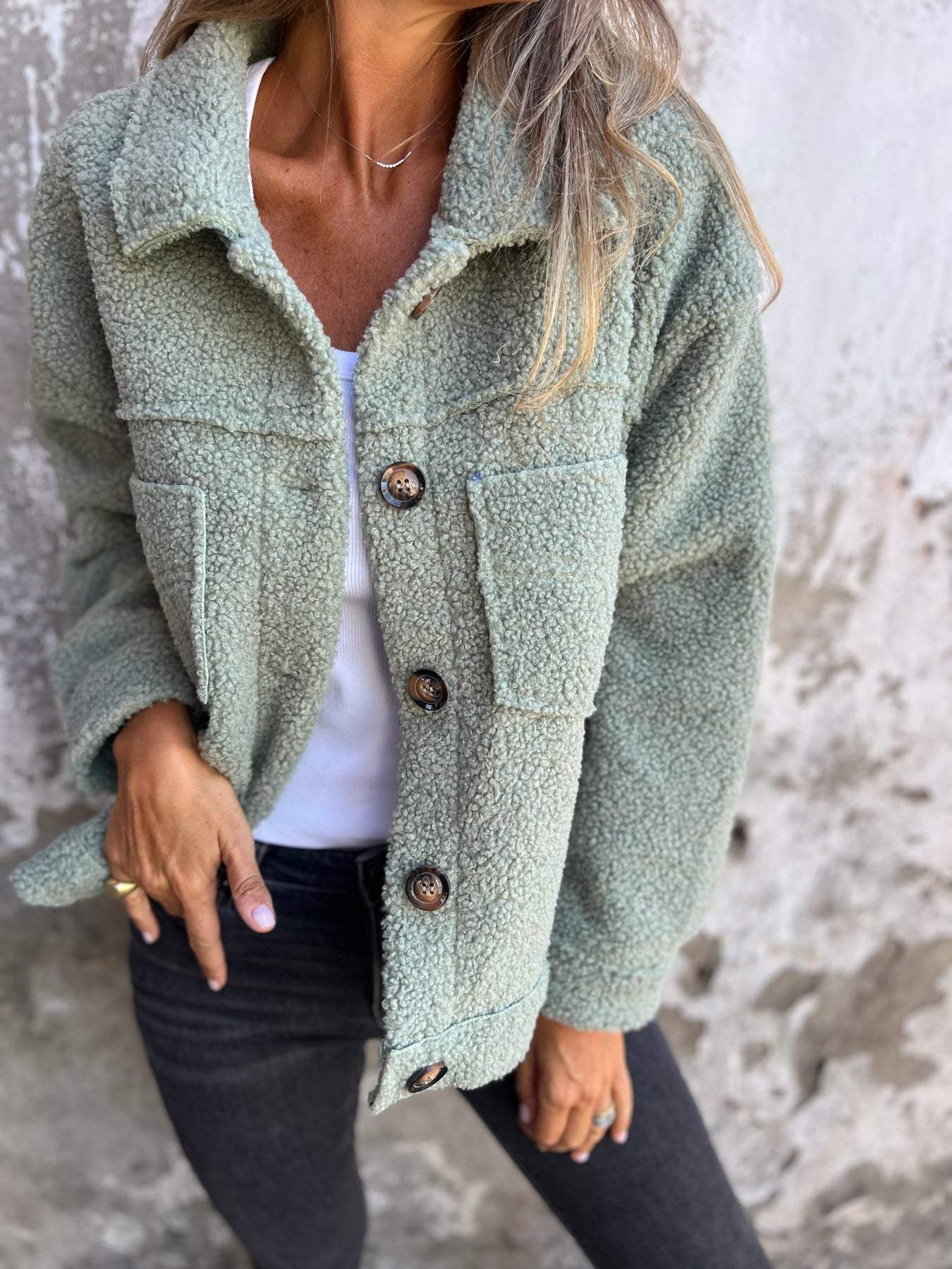 Manteau Femme Hiver en Laine d’Agneau – Élégance et Chaleur Chic